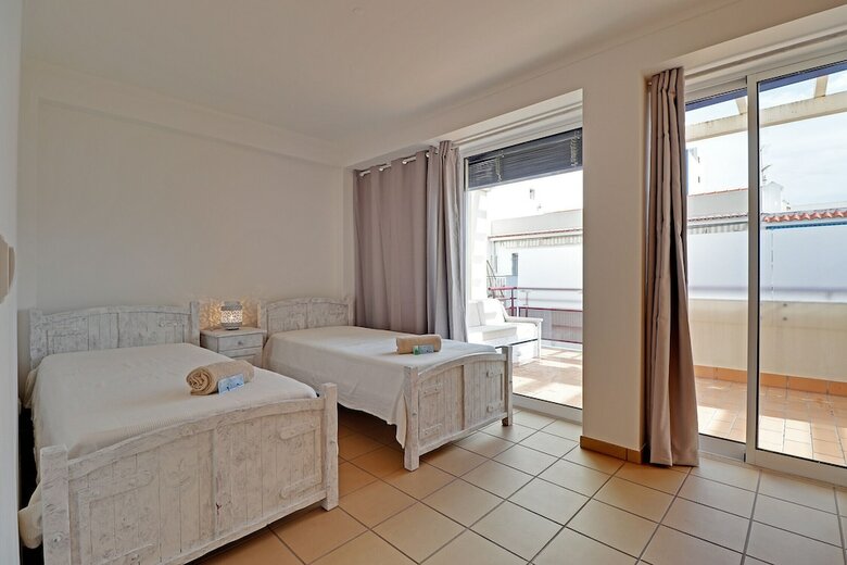 Disinfected Apartment - Monte Gordo Downtown By Homing ?