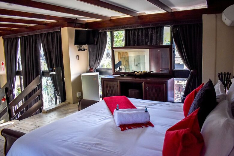 Waterfalls Boutique Hotel