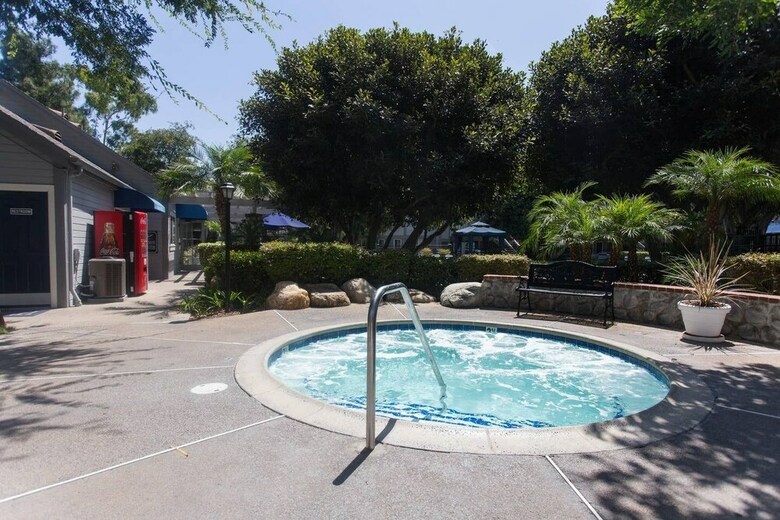Apartamentos Bohemian Zen Retreat W/ Pool & Spa Access!