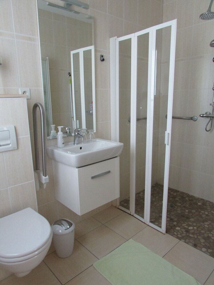 Hotel Chambre D'hotes La Basse Gougeonni�re