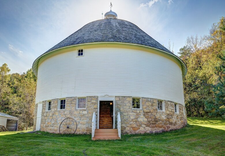 Bed & Breakfast Round Barn Farm B & B Event Center