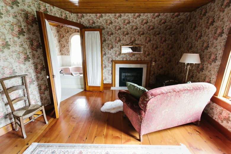 Bed & Breakfast Round Barn Farm B & B Event Center