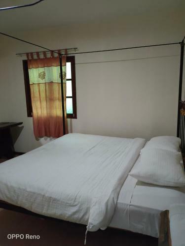 Hostal Kuching Waterfront Lodge