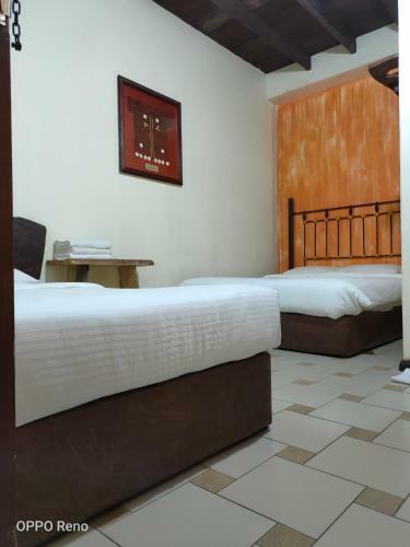 Hostal Kuching Waterfront Lodge