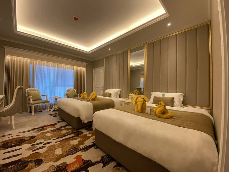 Riverside Majestic Hotel