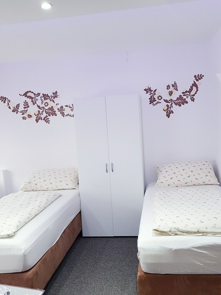 Hotel - Pension - Weller