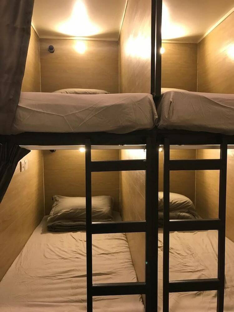 Hostal Downtown Bunkers