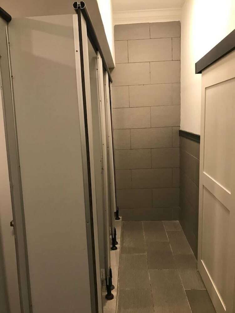 Hostal Downtown Bunkers