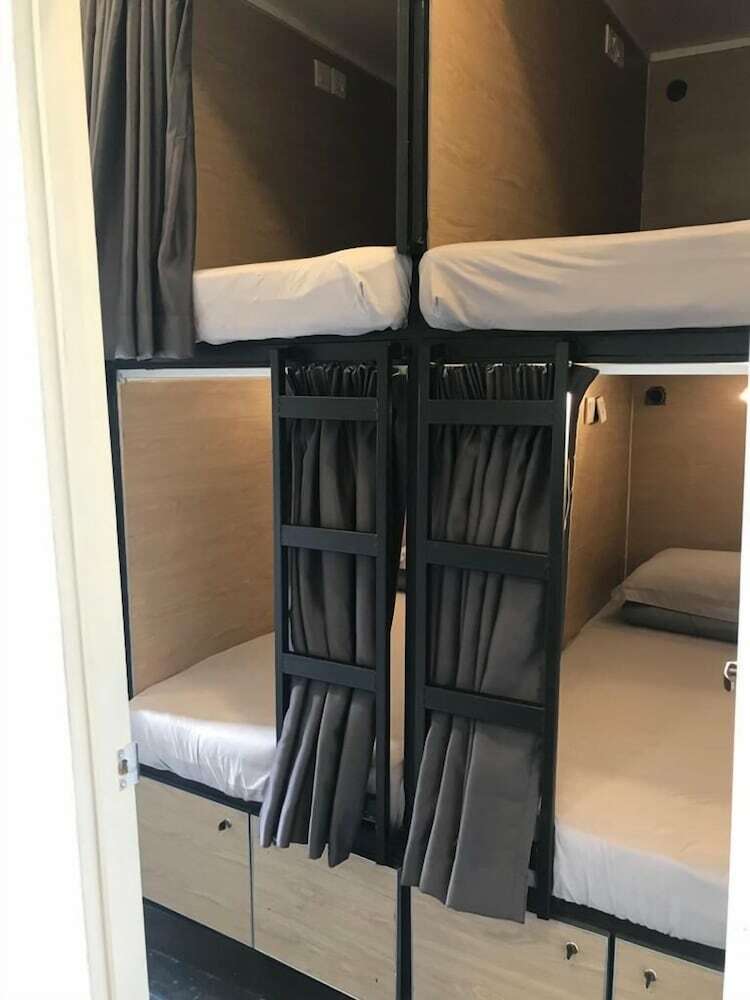 Hostal Downtown Bunkers