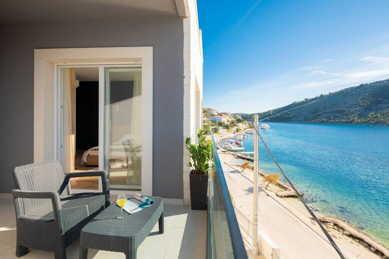 Beachfront Villa Seashell With Pool