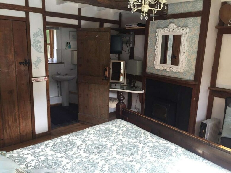 Dolweunydd Bed & Breakfast