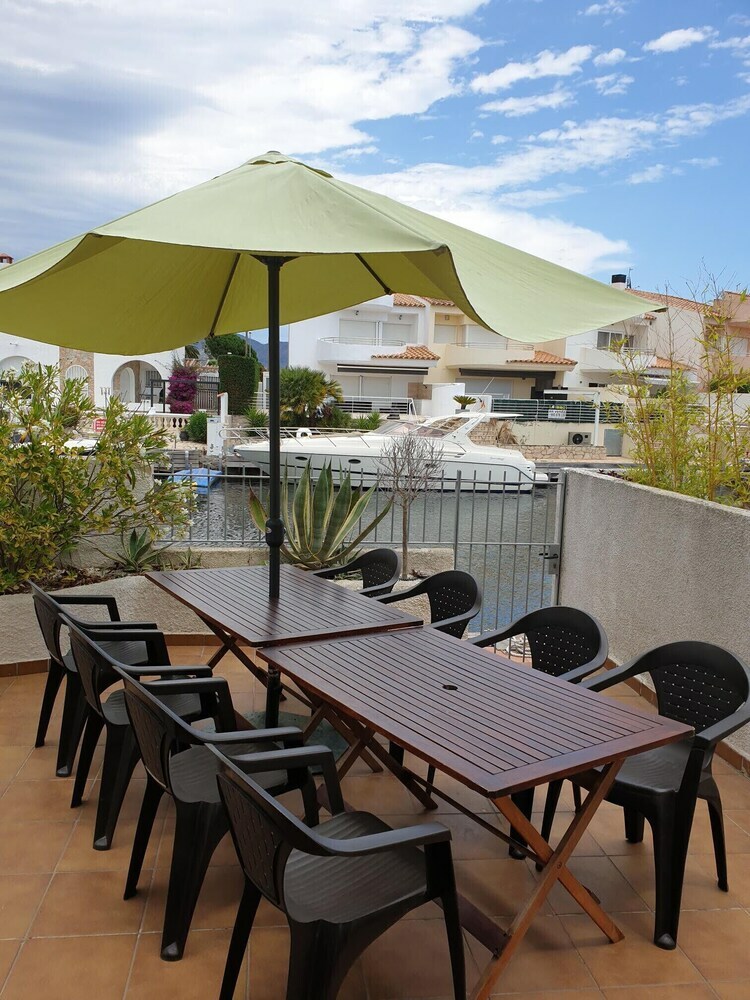 Apartamento 214-casa Con Acceso Directo A Su Amarre