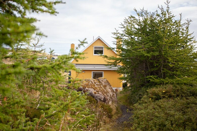 Red Robin - Vacation Homes Next To Svartifossur Waterfall
