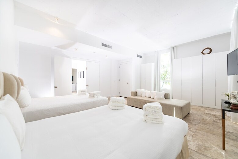2228 Park 1