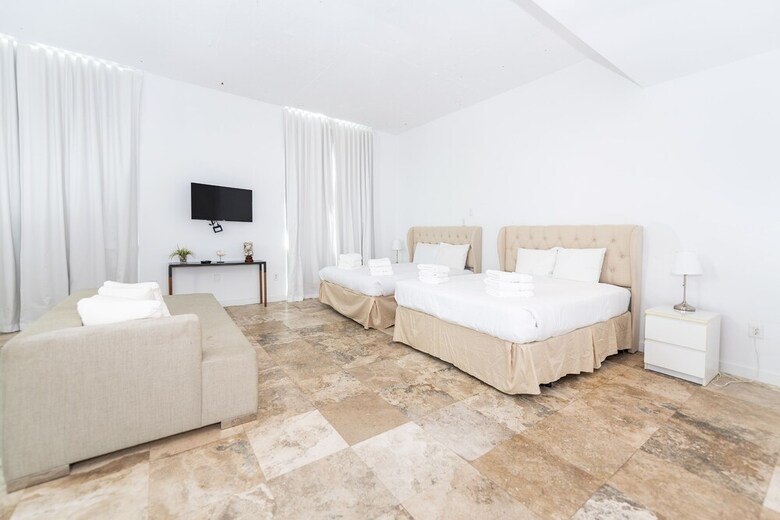 2228 Park 1