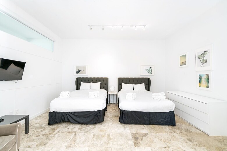 2228 Park 1
