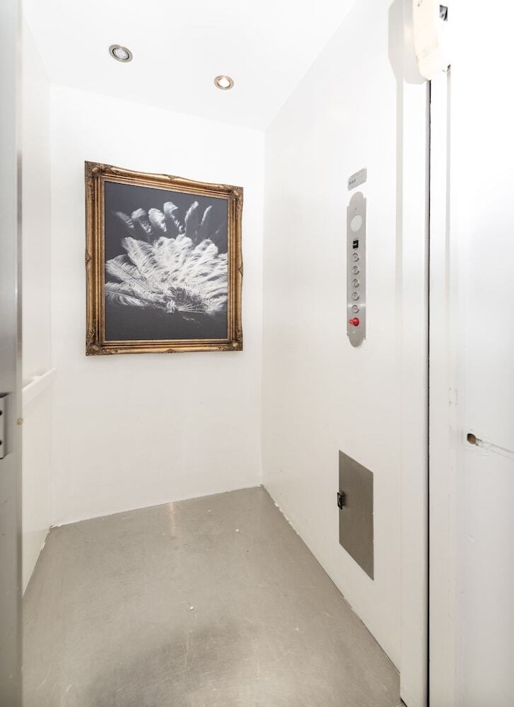 2228 Park 1
