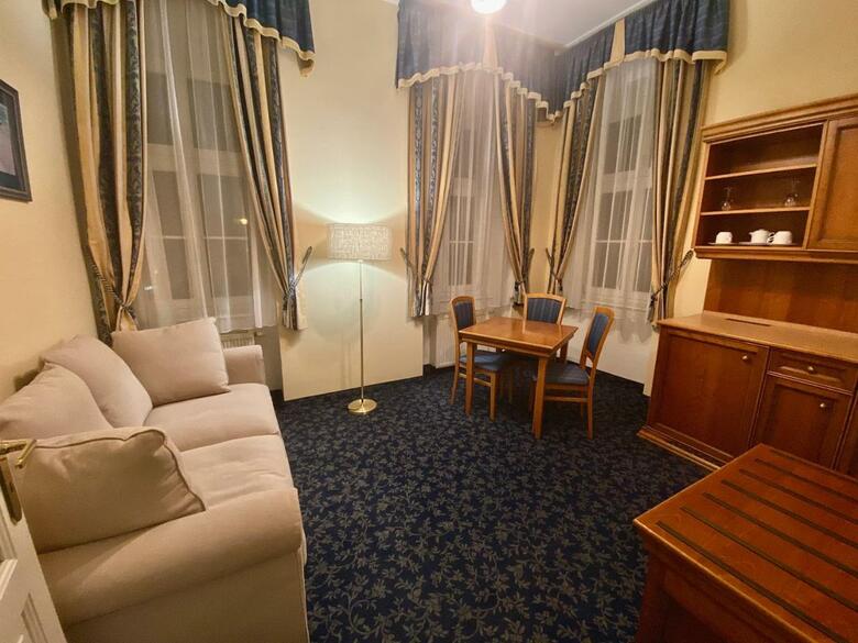 Ontario Hotel Garni