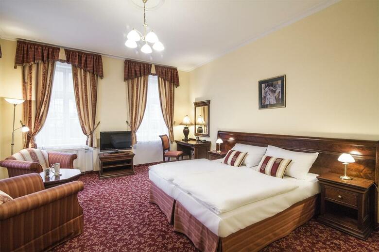 Ontario Hotel Garni