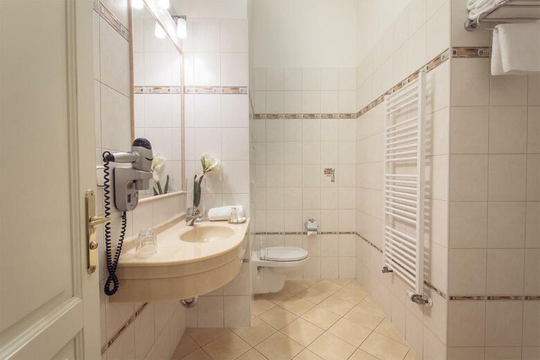 Ontario Hotel Garni