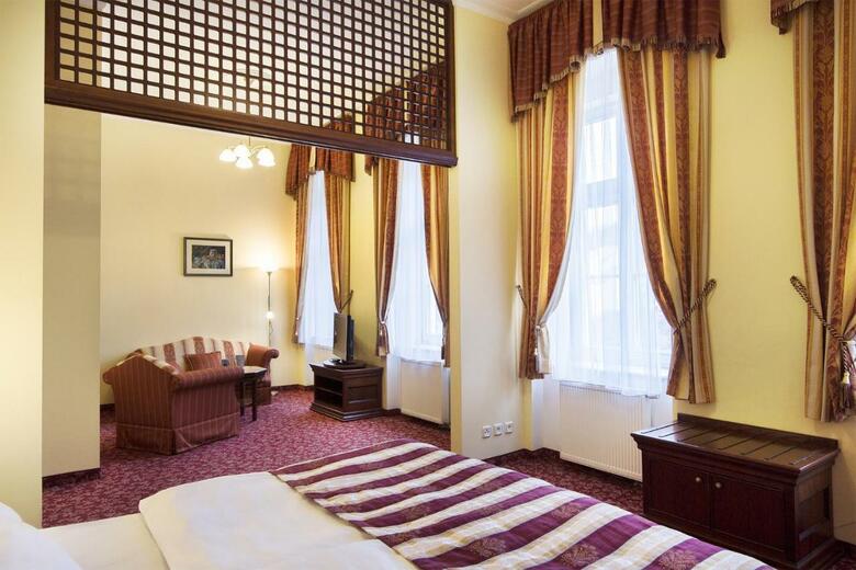 Ontario Hotel Garni