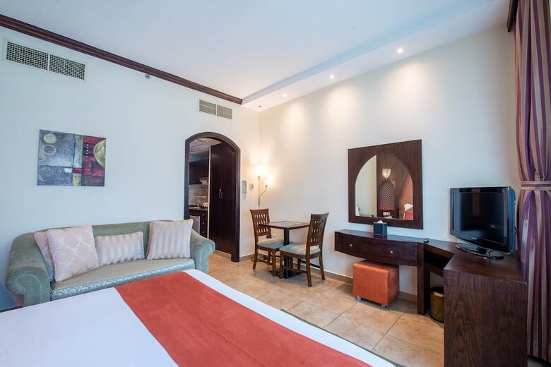 Aparthotel First Central Hotel Suites