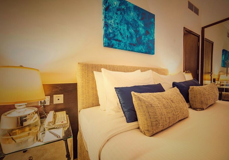 Aparthotel First Central Hotel Suites