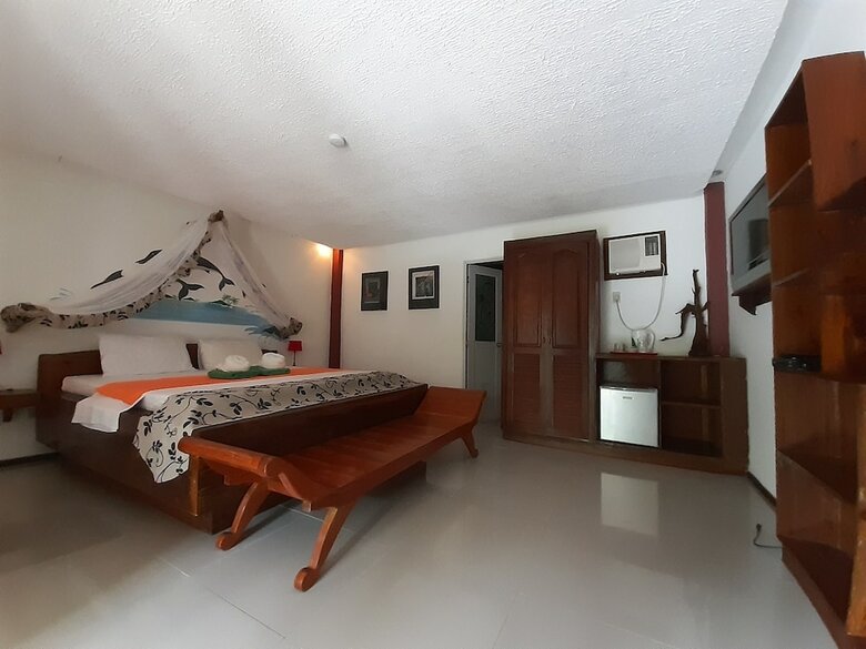 Hotel Coopers Beach Resort