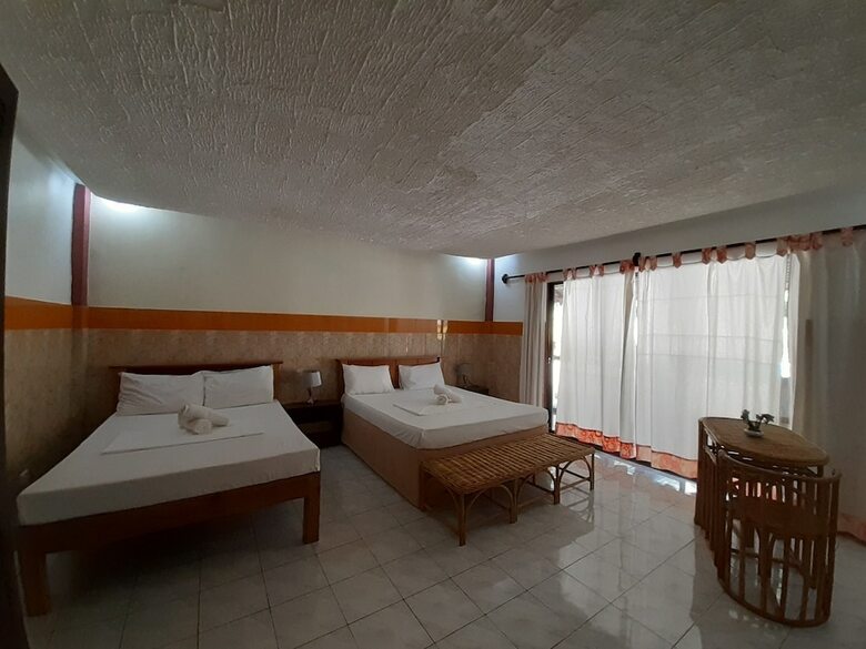 Hotel Coopers Beach Resort