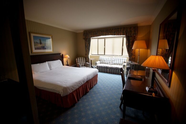 Ramada Resort By Wyndham Cwrt Bleddyn Hotel & Spa