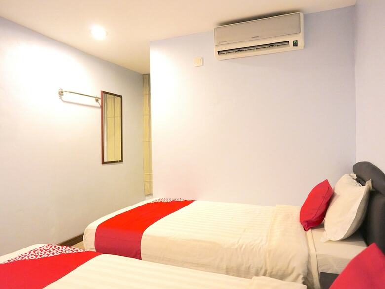 Spot On 89992 Hotel Azra