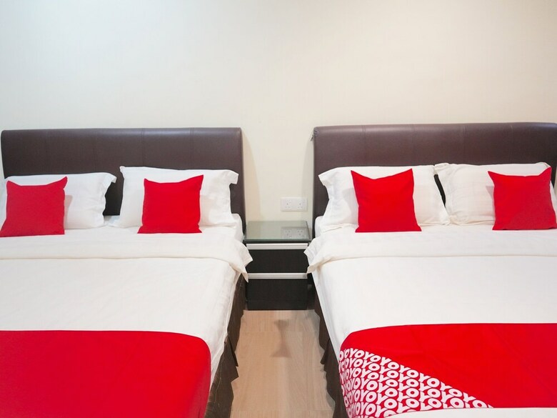 Spot On 89992 Hotel Azra