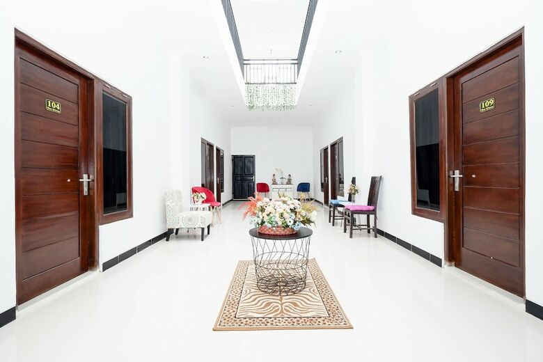 Hotel Oyo 1611 Four D'home