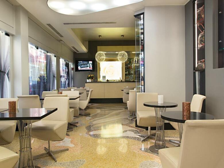 Hotel Antares Rubens