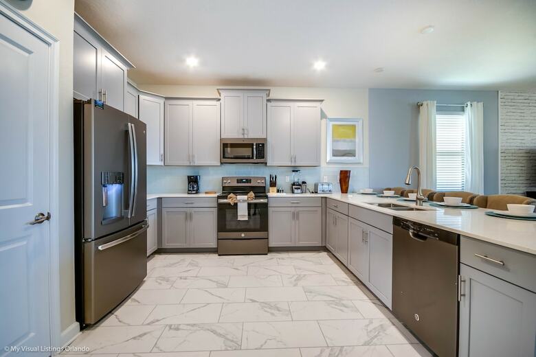 Luxury Lake View 8 Br Villa With Games Room