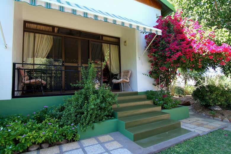 Corona Guest Farm