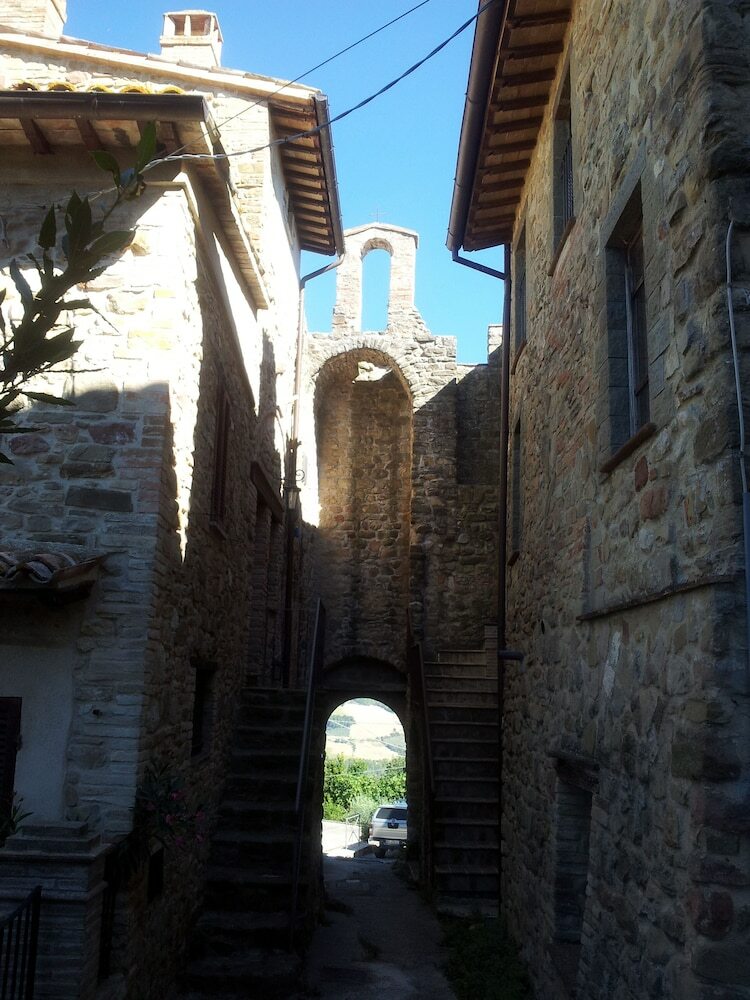 Castello Di Cisterna