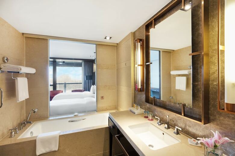 Hotel Crowne Plaza Xuzhou Dalong Lake
