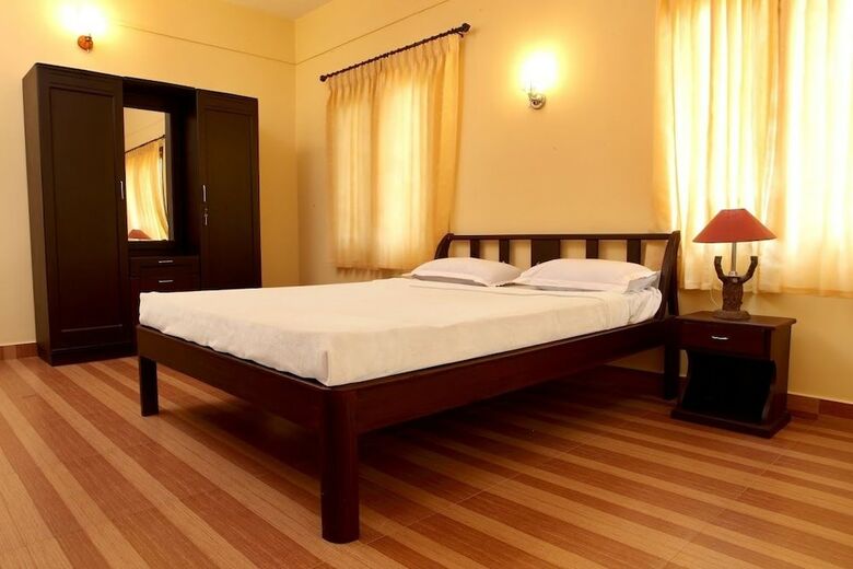 Hotel Crescent Residency