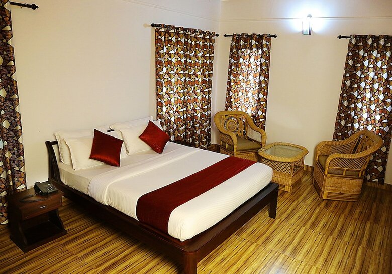 Hotel Crescent Residency
