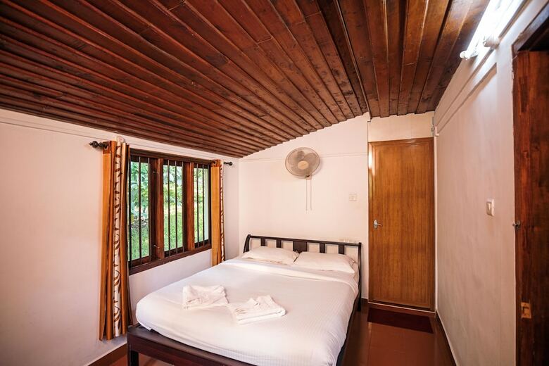 Hotel Crescent Residency