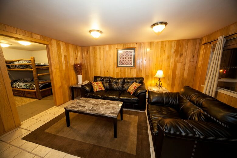 Motel Log Cabin Lodge & Suites
