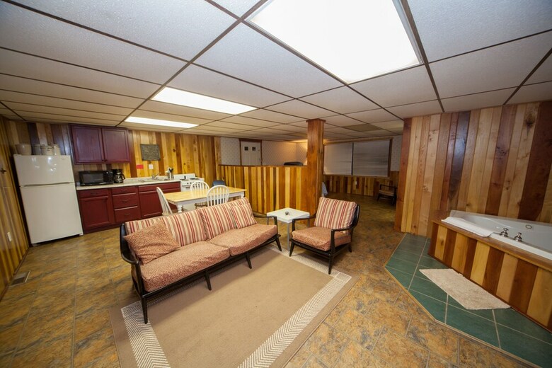 Motel Log Cabin Lodge & Suites
