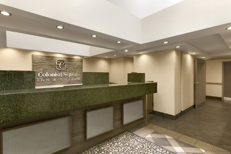 Hotel Colonial Square Inn & Suites