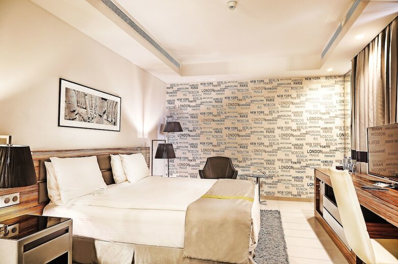 Warwick Stone 55 Hotel
