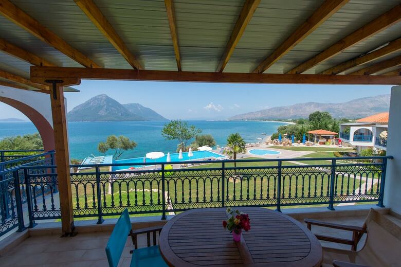Aparthotel Thesmos Village