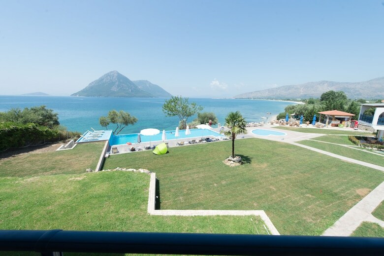Aparthotel Thesmos Village