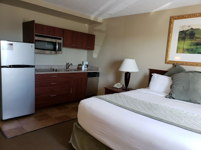 The Marigold Grand Hotel And Suites