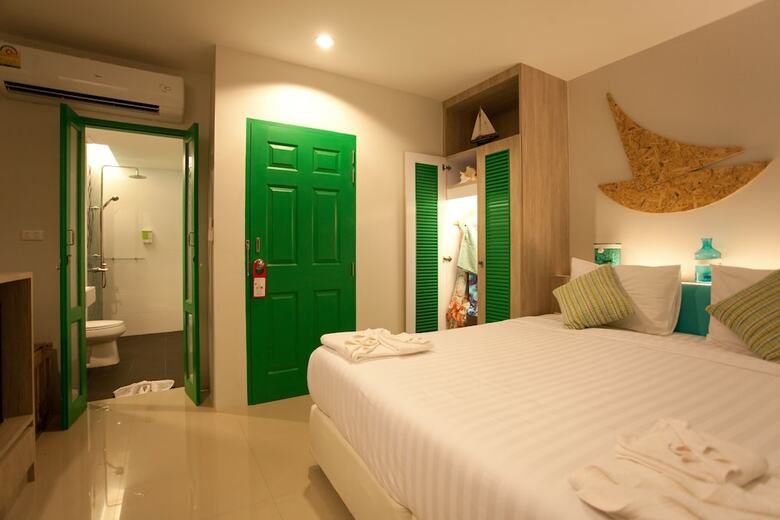 The Blue Pearl Kata Hotel