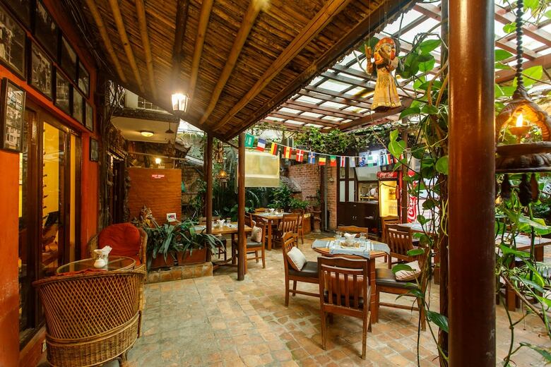 Hotel Ambassador Garden Home